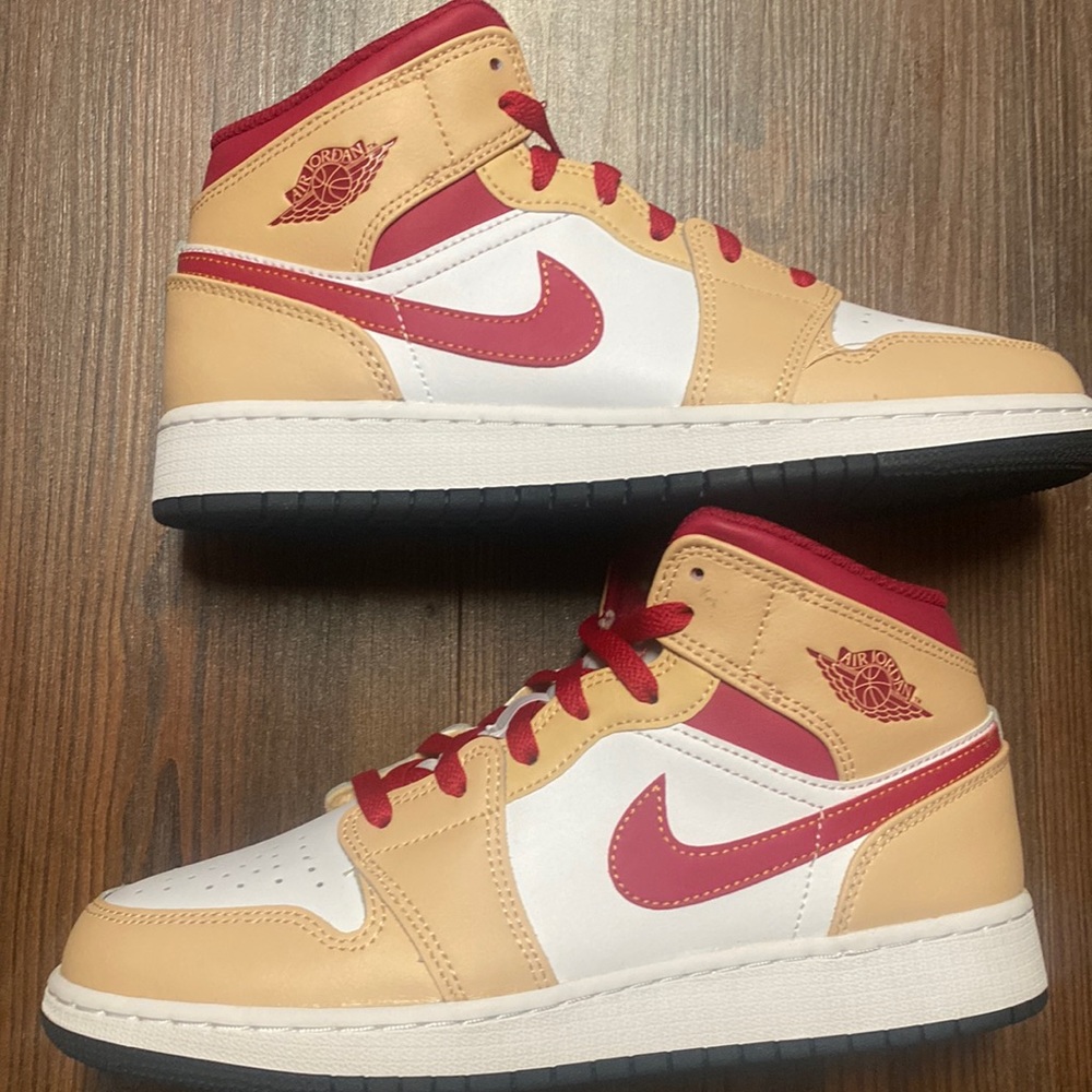 Air Jordan 1 Mid GS Light Curry Cardinal Red size 6.5Y Women size 8 554725-201